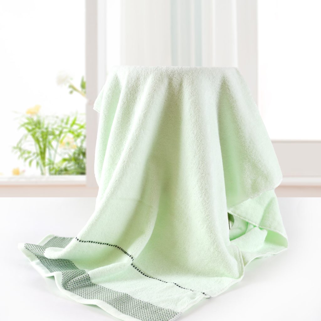 Solid color cotton bath towel for home use
