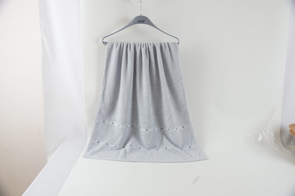 Solid grey pure cotton bath towel for home bathing